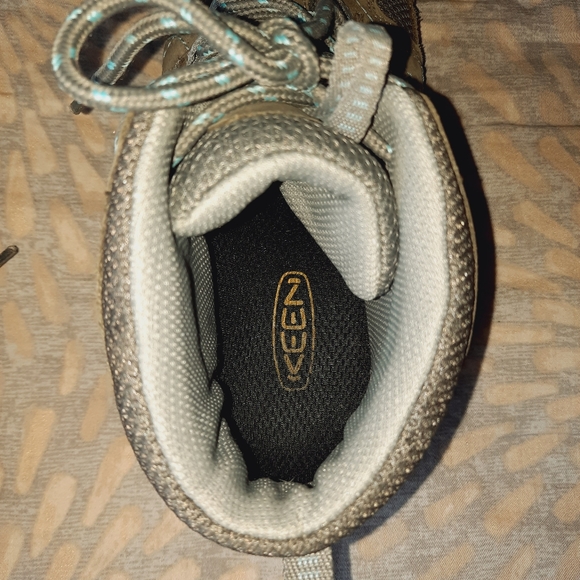 Keen Women's Mid hiking boots zise 7. - Picture 10 of 15